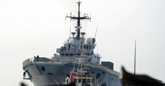 Taranto, “tende da sole in regalo e tangenti da 700 euro”: così il ‘cartello’ si spartiva appalti milionari per ristrutturare le navi militari