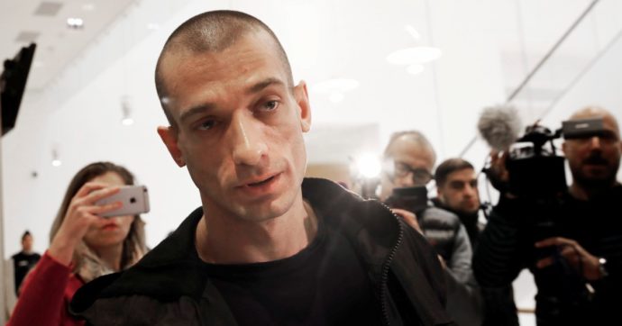 Parigi, Pavlenski: da rifugiato politico a criminale