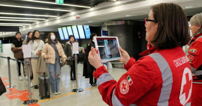 Tornano 2.500 cinesi in Toscana ed è psicosi