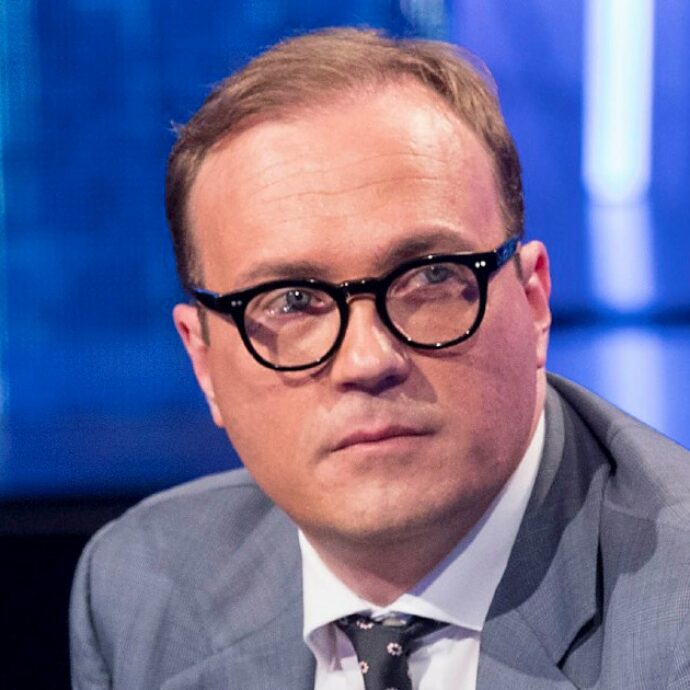 Polemiche sul contratto in Rai da social media manager per la figlia del marito di Tommaso Cerno. Lui: “Fake news contro di me”. Viale Mazzini smentisce