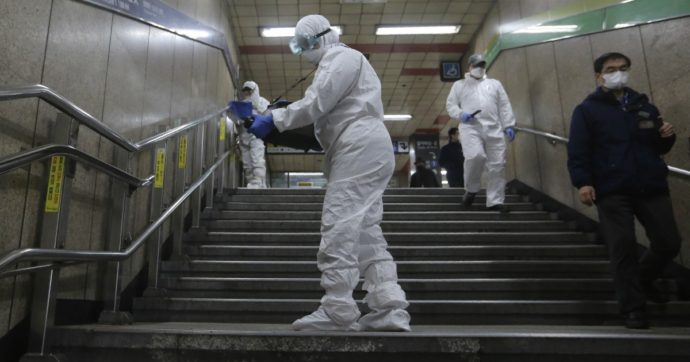 Coronavirus, oltre 2mila morti in Cina. In Iran 5 vittime e 750 casi sospetti. Partito dal Giappone il volo per rimpatrio italiani