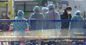 Copertina di Coronavirus, sbarcano in Giappone i passeggeri della Diamond Princess risultati negativi al test. Le immagini