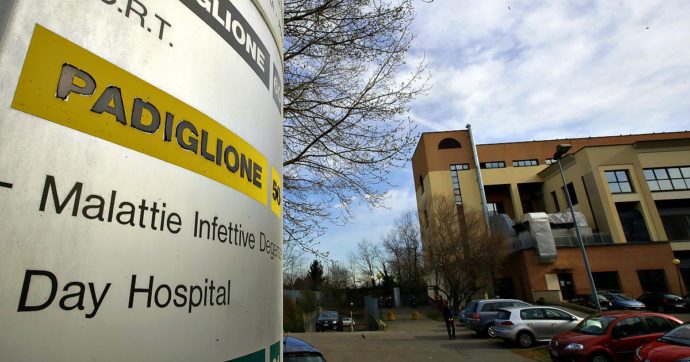 Coronavirus, l’infettivologo Galli dell’ospedale Sacco di Milano: “Evidente che si è evoluto in natura, non è certo nato in laboratorio”