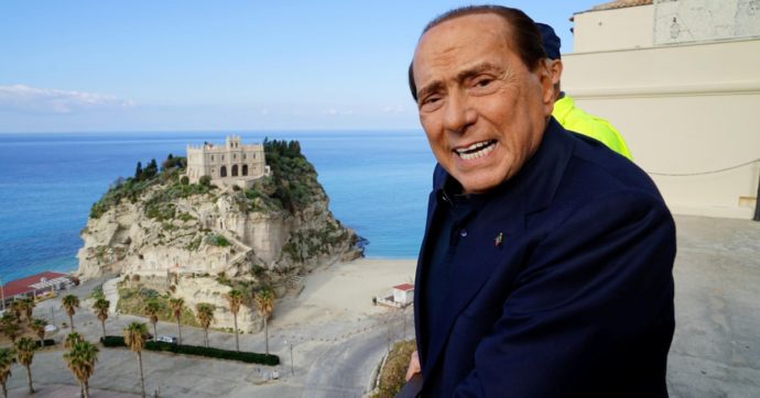 “Aiuto, Silvio è scomparso” “No, sta bene e torna presto”