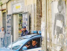 Copertina di Un bimbo, un prof e i clan: non è un mondo per santi