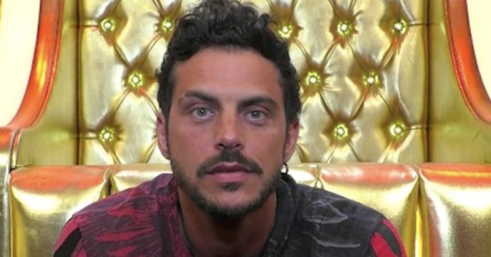 Grande Fratello Vip, Andrea Montovoli pronto a lasciare: “Mi manca l’aria, non ce la faccio” Grande Fratello Vip, Andrea Montovoli pronto a lasciare: “Mi manca l’aria, non ce la faccio”