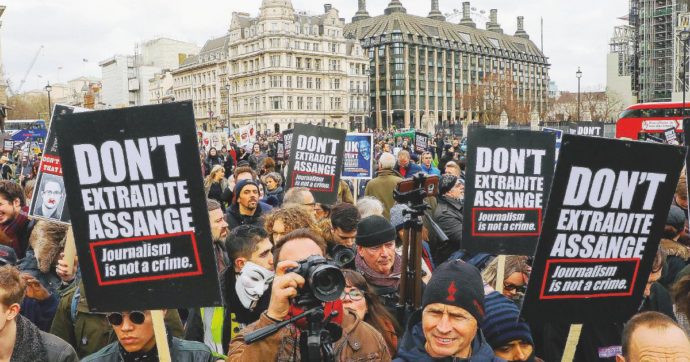 “Assange pericolo per sé e per le sue fonti”