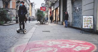 Copertina di Le follie e i paradossi da virus: gara a chi la spara più grossa