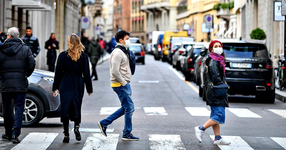Covid, il primario di Infettivologia dell’ospedale di Bergamo: “Non ci libereremo presto del virus, vaccinazione universale per tutti: anche i bambini. Terza dose? Magari durerà oltre 12 mesi”