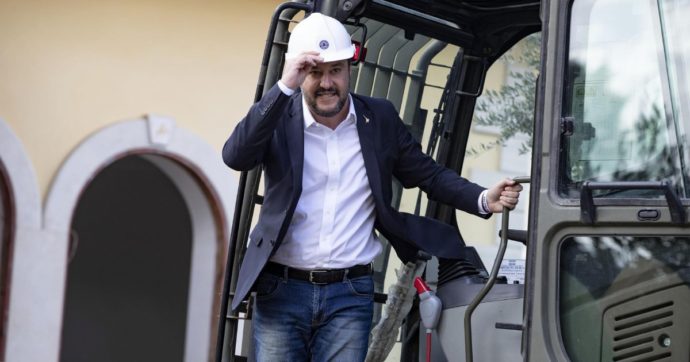 Copertina di Ruspa, grano e Papeete: così Salvini si è messo allo specchio col Duce