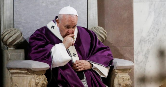 La Chiesa (un po’ irritata) accetta le porte chiuse