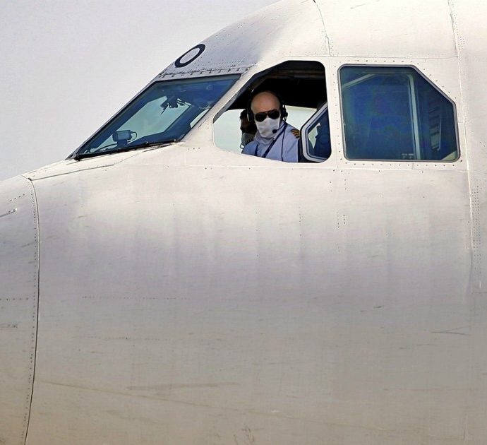 L’aereo atterra con un minuto di ritardo: 158 passeggeri finiscono in quarantena