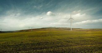 Copertina di Rinnovabili, Legambiente: “In Italia la crescita dell’energia pulita è troppo lenta. Obiettivi del 2030? Così si raggiungono 20 anni dopo”