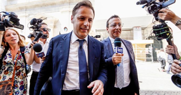 Siri: il Mise disse sì a una richiesta del suo banchiere