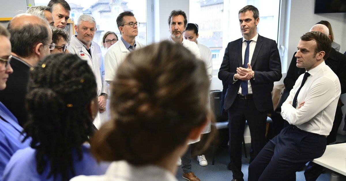 Coronavirus, Von der Leyen: “Dall’Ue in arrivo fondo da 25 miliardi”. Macron: “In Francia siamo solo all’inizio dell’epidemia”. Grecia chiude scuole e università. A Wuhan chiusi tutti gli ospedali da campo