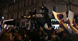 Parigi, premio César al regista Roman Polanski: centinaia di femministe protestano fuori dalla sala della cerimonia