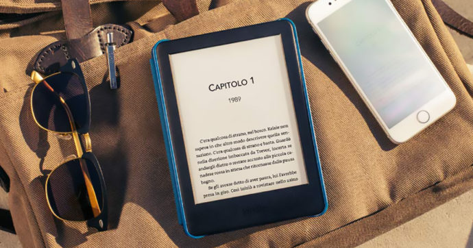 Amazon Kindle, lettore ebook con luce anteriore scontato del 25% su Amazon