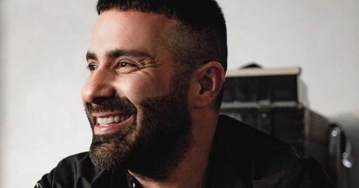 Luca Tommassini: “La scritta omofoba sul mio campanello mi ha fatto piangere, mi sono sentito in colpa come quando ero piccolo”