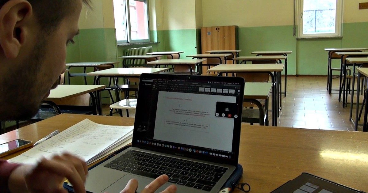 Coronavirus, video osceni interrompono la lezione a distanza di inglese: ecco cosa è successo a una classe delle medie