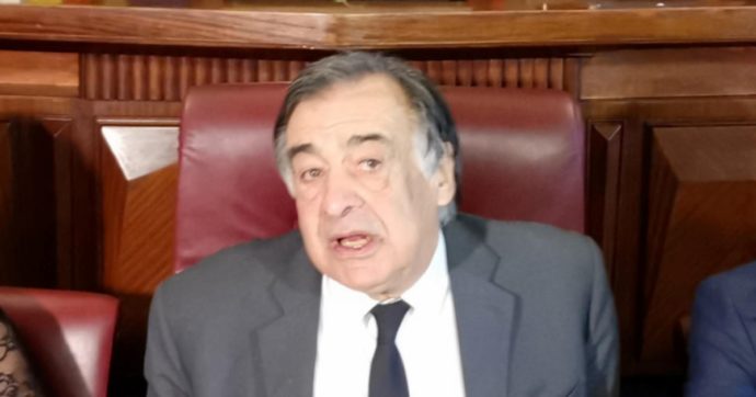 “Spariti i verbali della commissione”