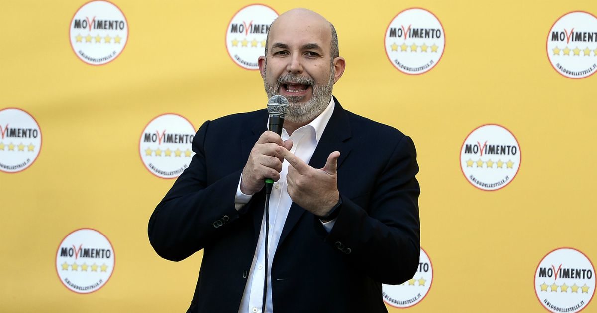 Regionali M5s, Crimi: “Voto online per decidere se allearsi col Pd in Liguria. Correremo da soli in Puglia, Marche, Toscana e Veneto”