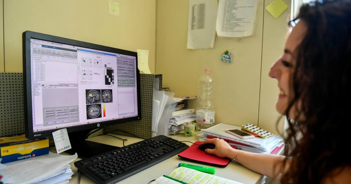 Coronavirus, scuole chiuse. Dall’impulso per la digitalizzazione alla mancanza di contatto: vantaggi e criticità delle lezioni a distanza