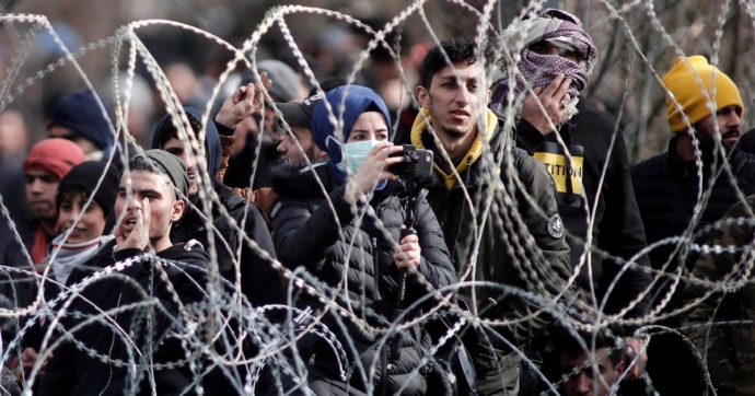 “La Turchia traffica in esseri umani”. Parola di Mitsotakis