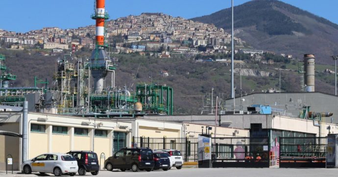 Copertina di Riparteil processo all’Eni per il disastro in Basilicata