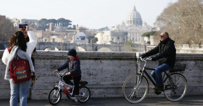 Mobilità, studio presentato alle Nazioni Unite: “in dieci anni le biciclette e i mezzi pubblici supereranno le automobili”