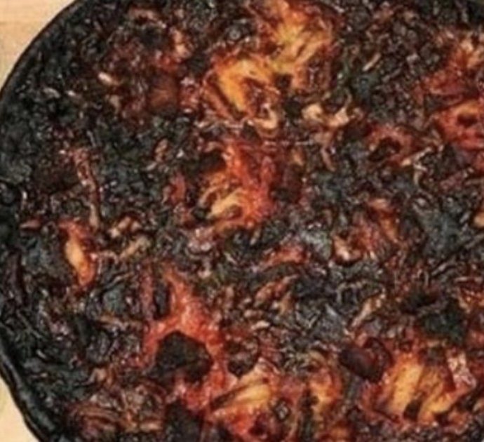 Coronavirus, l’immagine della pizza bruciata “Notre-Dame”: il deputato leghista riapre la polemica con i francesi (che si erano già scusati)