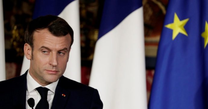 Pensioni, la Francia si distrae: la riforma passa