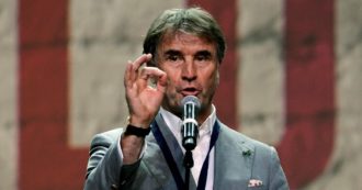 Copertina di “Per il Covid-19 facciamo i turni in mensa. Dalla Cina vogliono altro cachemire”