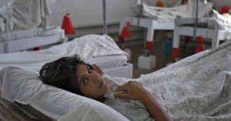Afghanistan, il documentario che racconta la guerra dalle sale del pronto soccorso di Emergency: “Conflitto feroce ma dimenticato”