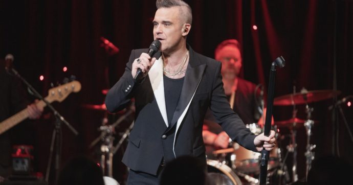 Robbie Williams riesce a vendere la casa “con in fantasmi dentro”: prezzo abbassato a 6,75 milioni di sterline