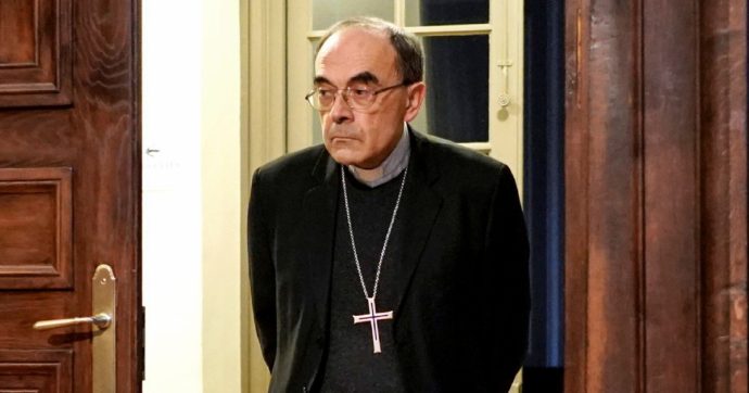 Pedofilia, Barbarin lascia Il Papa “cancella” i peccati