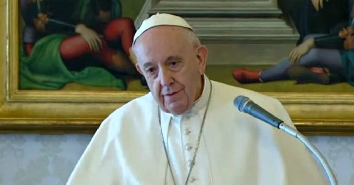 Coronavirus, Tv2000 fa il pieno di ascolti: “Il Rosario per l’Italia” con Papa Francesco visto da oltre 4 milioni di persone