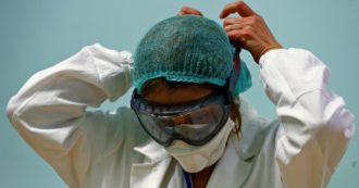 Coronavirus, l’esercito dei camici contro l’epidemia: “Medici che hanno fatto altro nella vita, ora utilizzati per combattere l’emergenza”