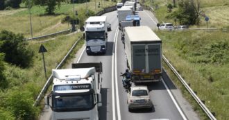 Caro carburanti, la protesta degli autotrasportatori in Sicilia: camion fermi per cinque giorni e stop allo scarico delle merci dalle navi