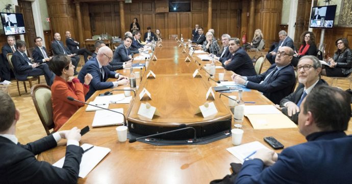 Tampone a palazzo Chigi. Anche i ministri al bivio