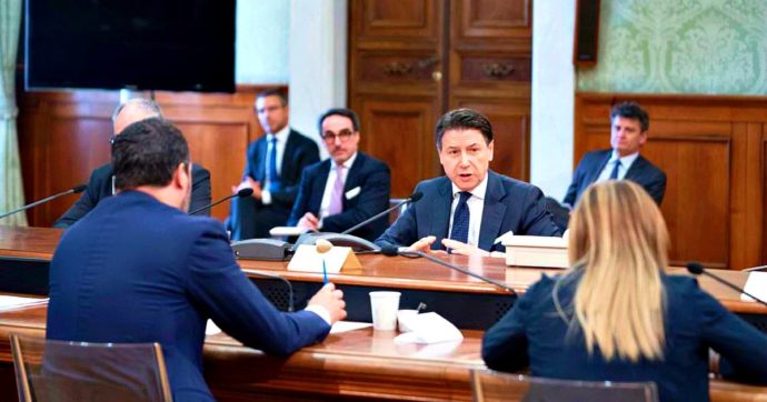 Una cabina di regia sull’emergenza, Conte apre alle opposizioni. Salvini, Berlusconi e Meloni: “Non disponibili, confronto in Parlamento”