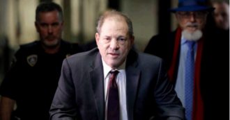 Copertina di Harvey Weinstein condannato a 23 anni di carcere: riconosciuto colpevole di stupro e aggressione sessuale