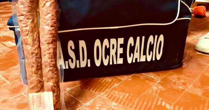 Domeniche bestiali – I tifosi della Pro Favara emulano Polifemo. E aspettiamo il ritorno del calcio “pane e salame”