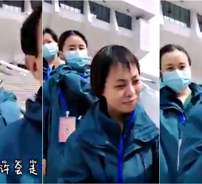 Coronavirus, così medici e infermieri celebrano la chiusura degli ospedali provvisori a Wuhan: il video fa il giro del mondo