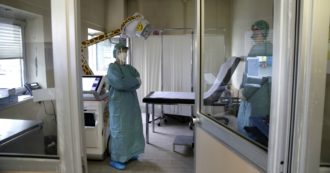 Copertina di Coronavirus, rifiuta ricovero in ospedale: biologo di 58 anni muore a Caltanissetta. La moglie: “Errore imperdonabile”