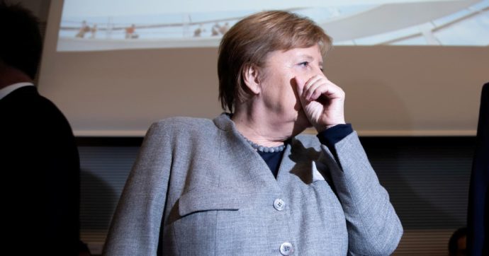 Merkel, il grande dilemma: fermare prima l’epidemia oppure l’economia