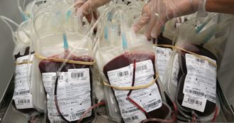 Coronavirus, centro nazionale sangue: “Donazioni in calo in media del 10%”. Avis: “Di questo passo saremo in emergenza alla ripresa delle attività chirurgiche”. L’appello congiunto: “Uscite di casa per donare”