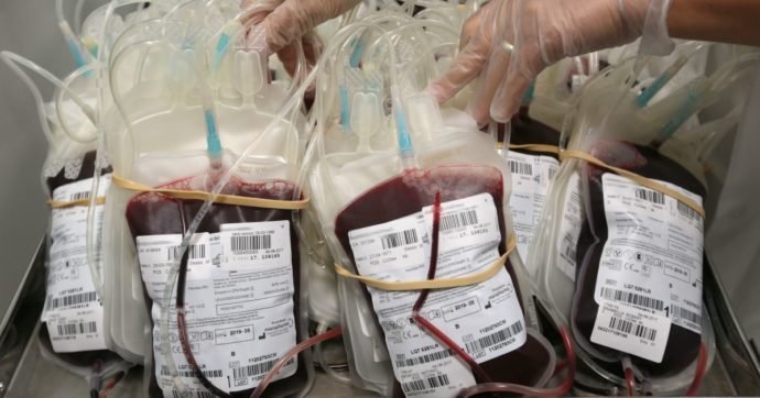 Coronavirus, risposta record ad appelli donazioni. Centro nazionale sangue: “Ora surplus di 900 sacche, ma serve continuità”
