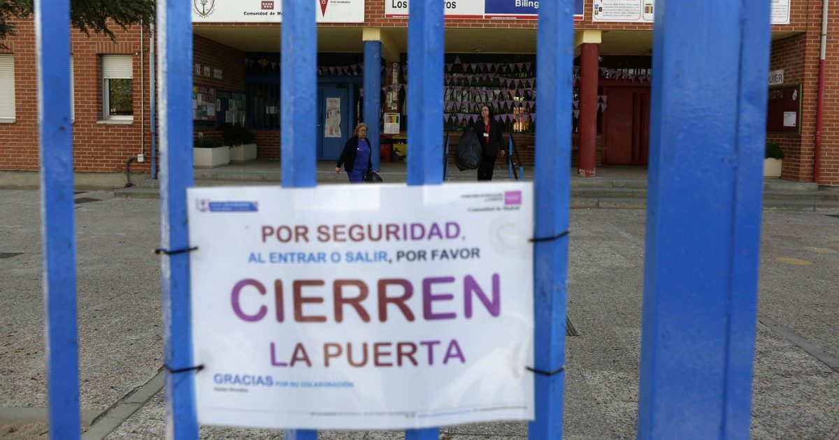 Coronavirus, Francia e Spagna ora imitano le misure dell’Italia: Parigi chiude bar e ristoranti, Madrid vieta spostamenti. Premier Sanchez: “Serve disciplina sociale”. Scuole Usa chiuse per 21 milioni di studenti