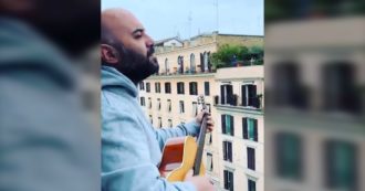 Coronavirus, anche Giuliano Sangiorgi si affaccia alla finestra: il medley contro la paura è “meraviglioso”
