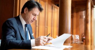 Copertina di Fabbriche aperte.  E il decretone diventa omnibus